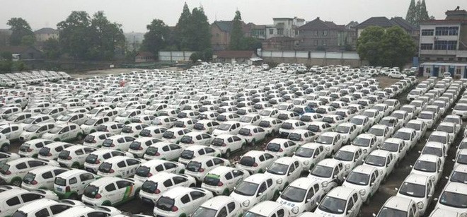 Hăng trăm chiếc xe điện nằm đắp chiếu mà không hề được sử dụng Hăng trăm chiếc xe điện nằm đắp chiếu mà không hề được sử dụng