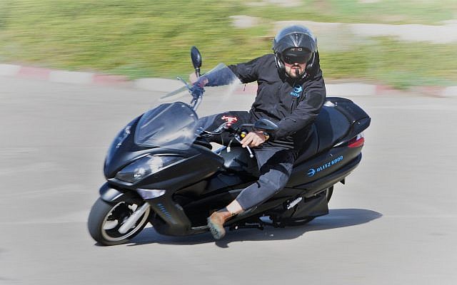 Blitz 6.000 của Blitz Motors, có sức mạnh tương đương với một chiếc xe máy xăng 250cc