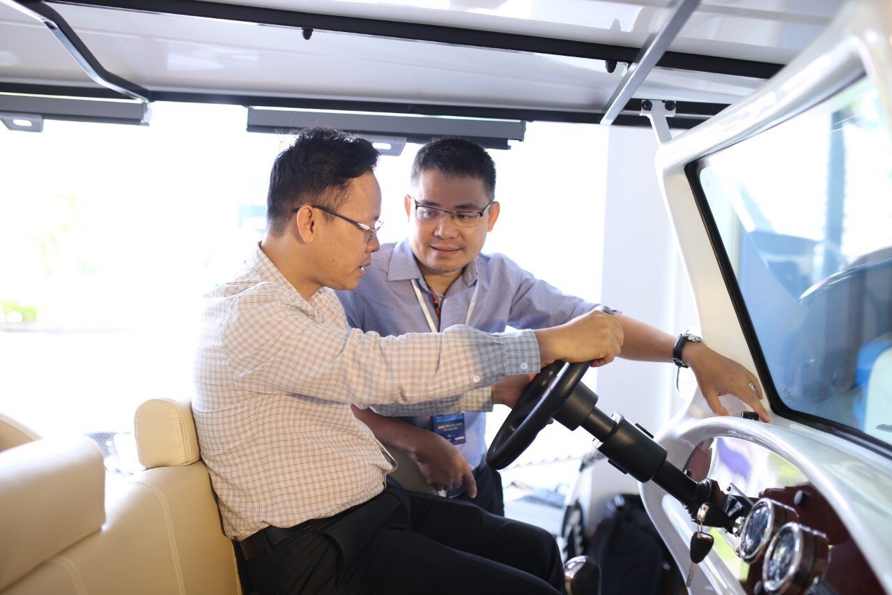 Một khách hàng trải nghiệm xe điện của SSC Một khách hàng trải nghiệm xe điện của SSC