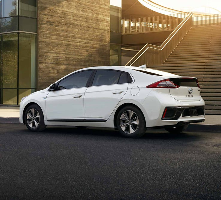 Chiếc xe điện IONIQ phù hợp ngân sách thân thiện Chiếc xe điện IONIQ phù hợp ngân sách thân thiện