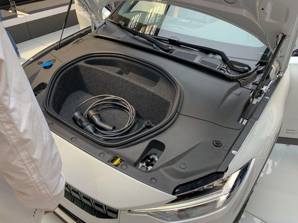 Dưới mui xe của Polestar 2