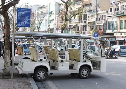 Xe điện đang chờ khách Xe điện đang chờ khách