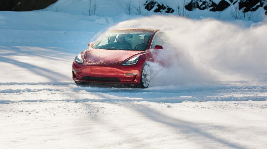 Hiệu suất Tesla Model 3 được thử nghiệm trong một khóa tập hợp