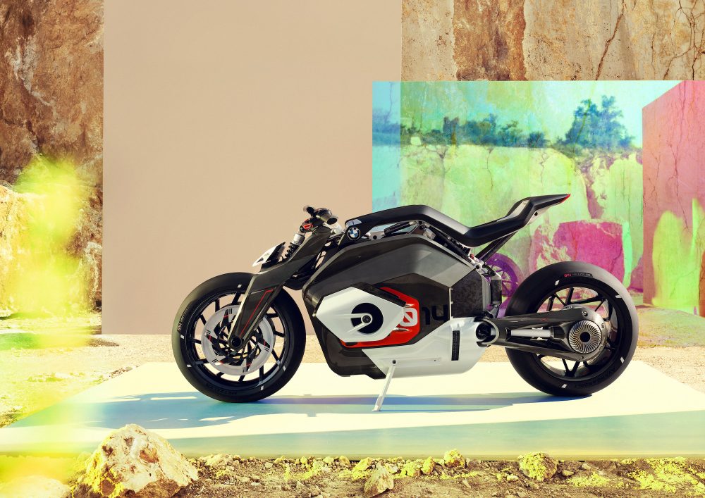 Chiếc xe máy điện của BMW trong một buổi triển lãm