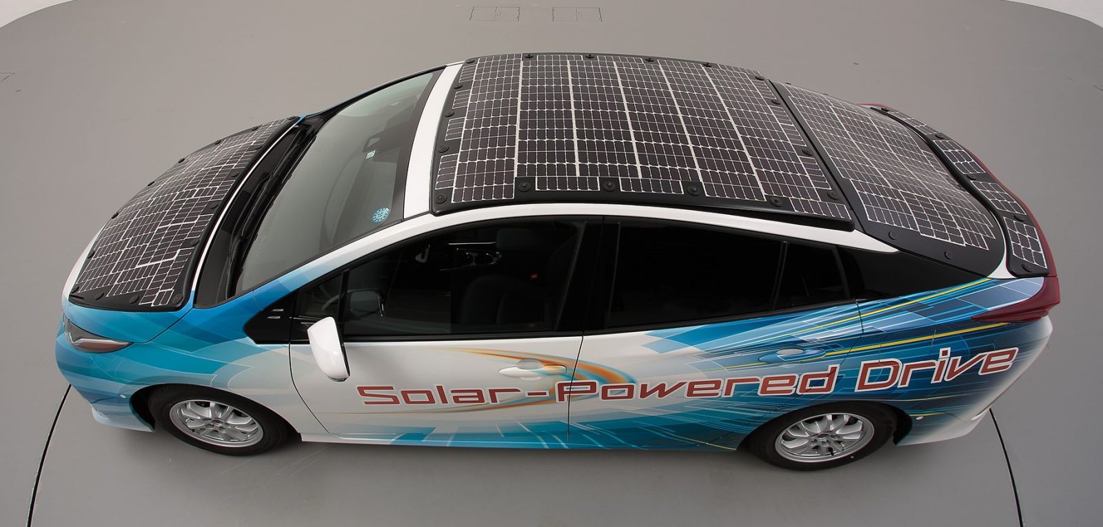 Chiếc xe điện chạy năng lượng mặt trời của Toyota