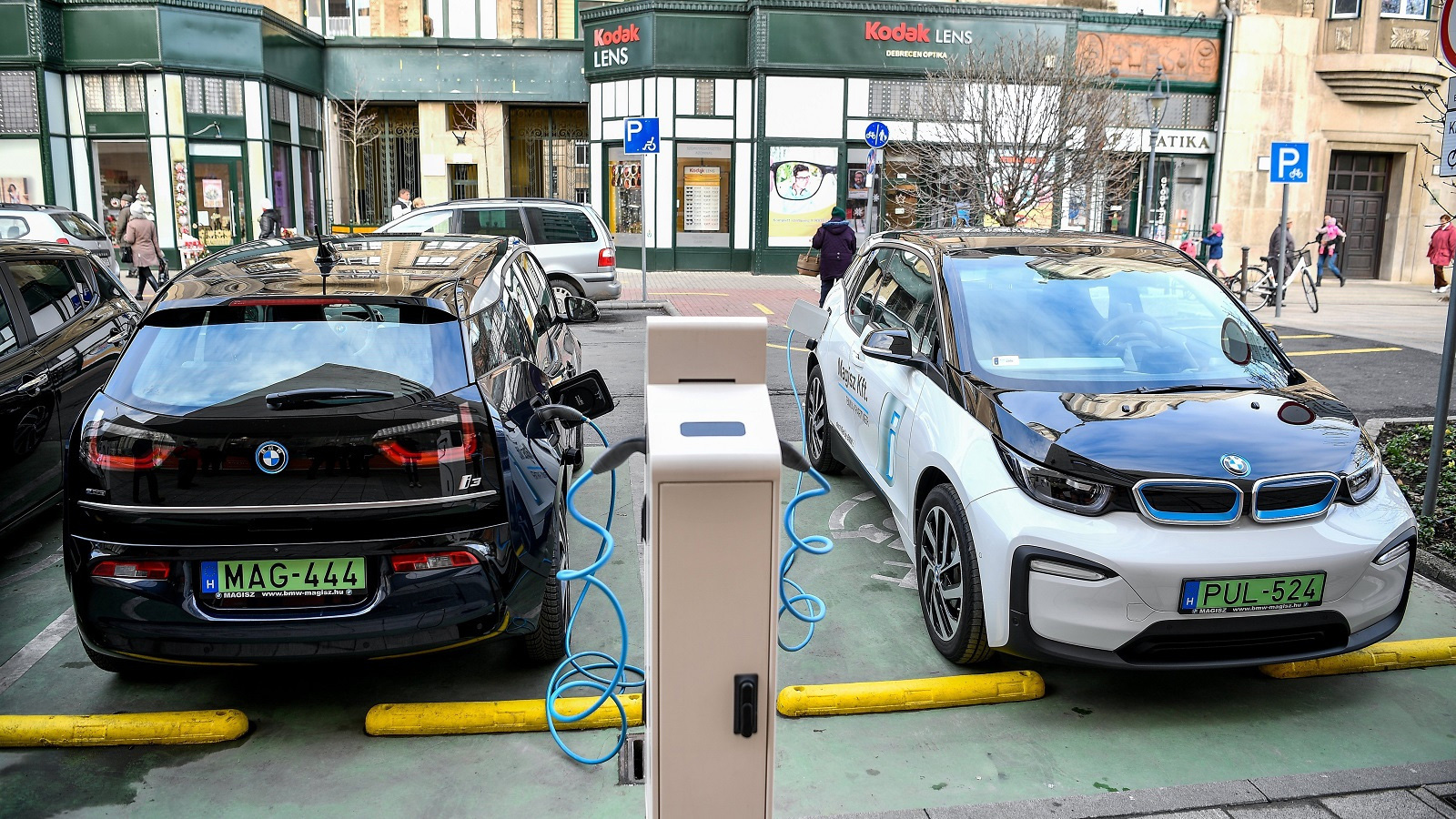 BMW hoàn thành dự án lắp đặt trạm sạc EV