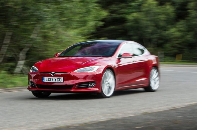 Tesla Model S là chiếc xe quen thuộc của Elon Musk Tesla Model S là chiếc xe quen thuộc của Elon Musk