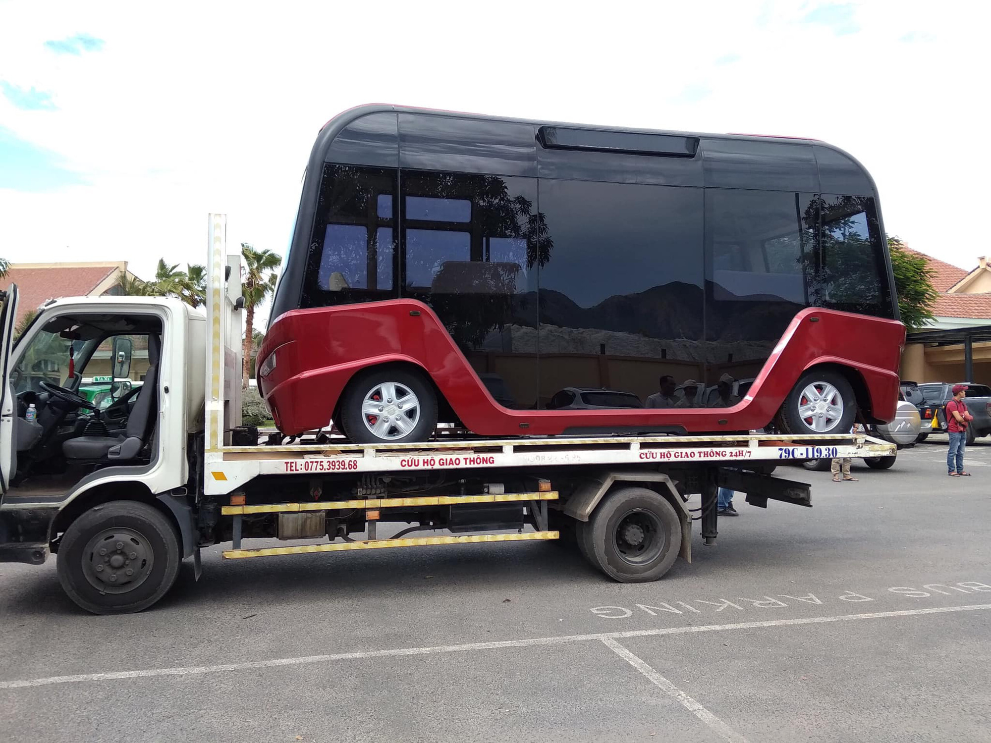 Chiếc xe của VinFast trên đường vận chuyển về Nha Trang Chiếc xe của VinFast trên đường vận chuyển về Nha Trang