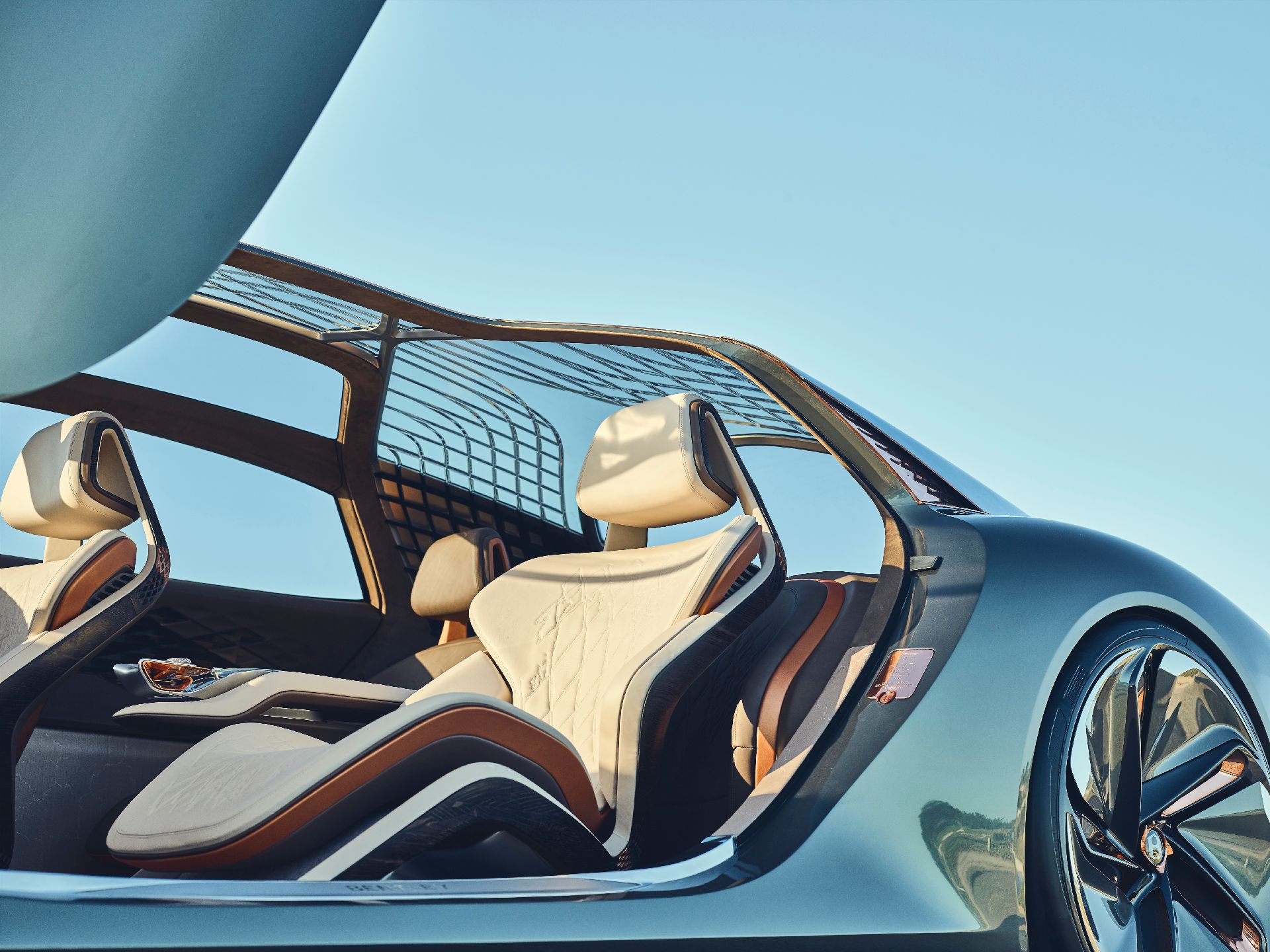 Bentley mang đến ý tưởng về một tác phẩm nghệ thuật độc đáo chạy điện Bentley mang đến ý tưởng về một tác phẩm nghệ thuật độc đáo chạy điện