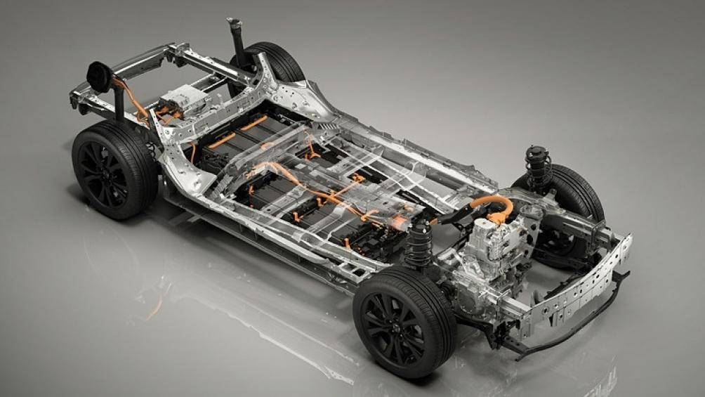 Do trọng lượng xe được phân bổ nhiều hơn về phía sau nên Mazda thiết kế lại hệ thống treo trong xe Do trọng lượng xe được phân bổ nhiều hơn về phía sau nên Mazda thiết kế lại hệ thống treo trong xe