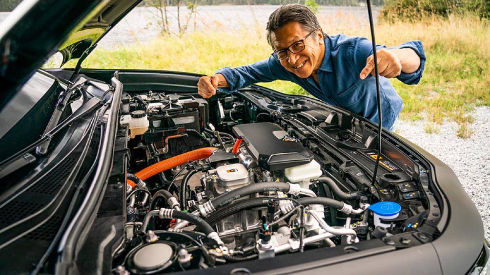 Người thử nghiệm chiếc xe điện Mazda e-TPV tại Châu Âu Người thử nghiệm chiếc xe điện Mazda e-TPV tại Châu Âu