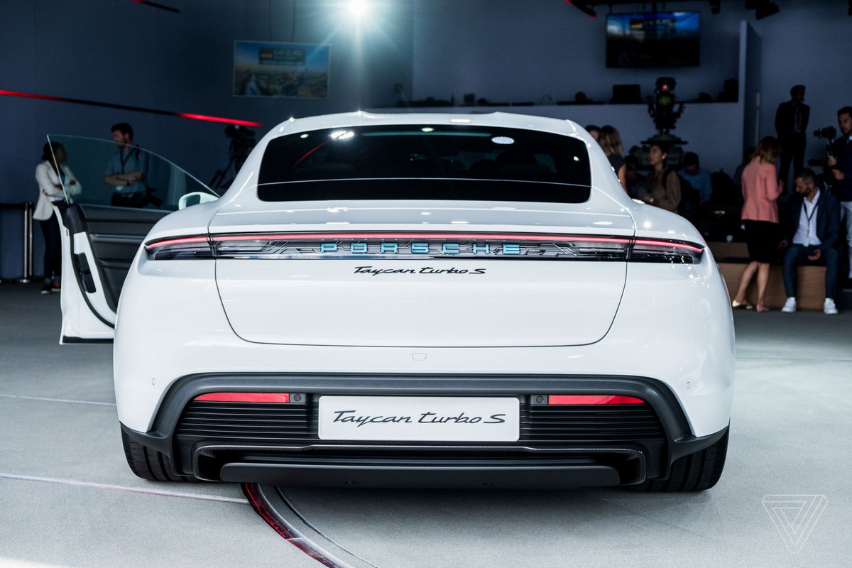 Ô tô điện Taycan Turbo S cũng sẽ được trang bị âm thanh giả