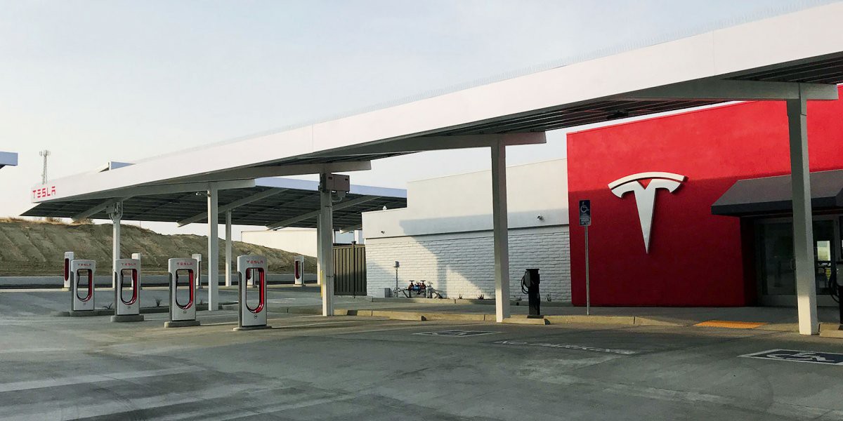 Một trạm sạc xe điện của Tesla Một trạm sạc xe điện của Tesla