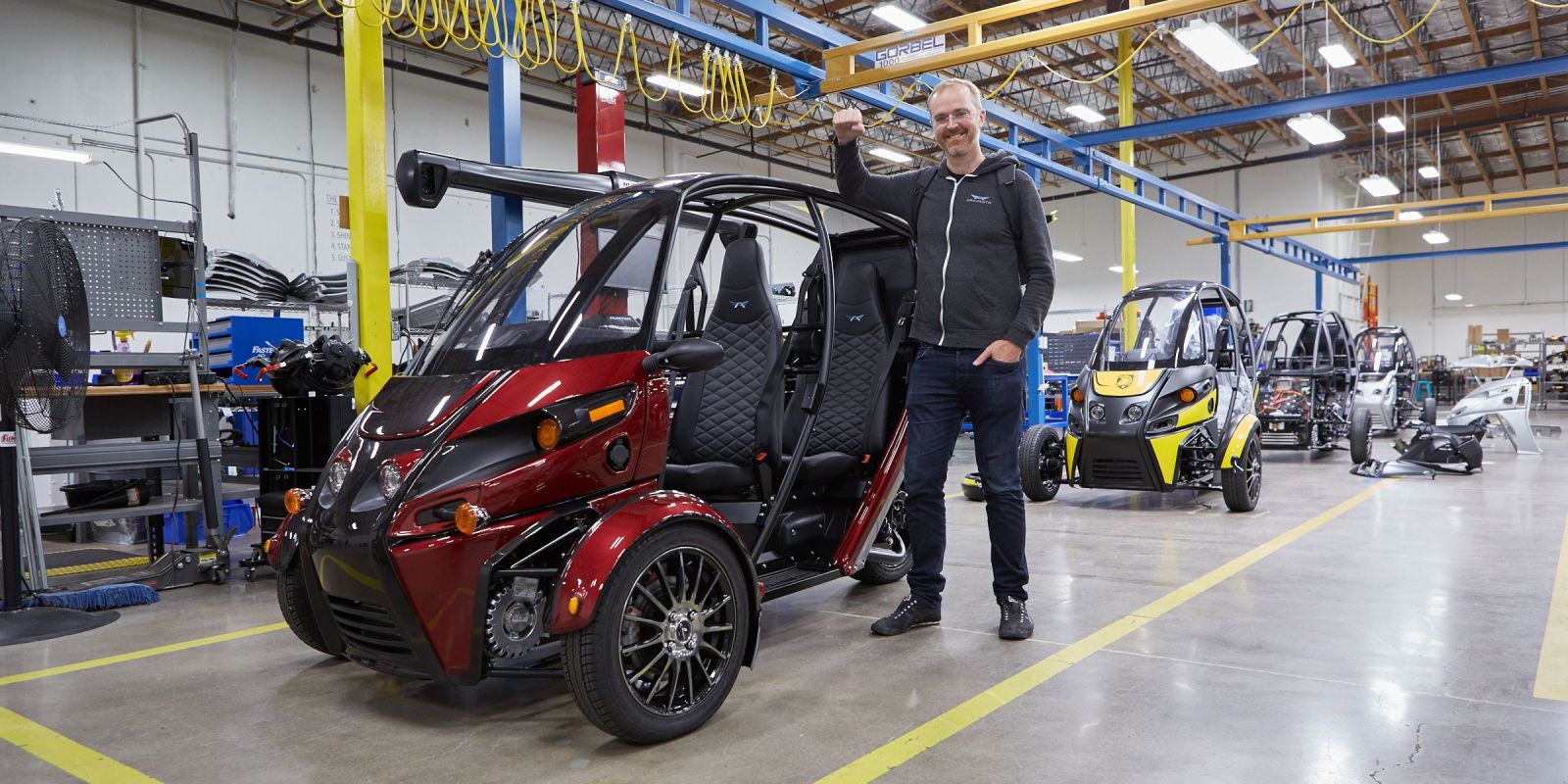 Xe Arcimoto từ Fun Utility (FUV) là một nửa xe điện, một nửa xe máy điện Xe Arcimoto từ Fun Utility (FUV) là một nửa xe điện, một nửa xe máy điện