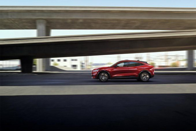 Ford Mustang Mach-E- mẫu Crossover chạy điện dành cho gia đình