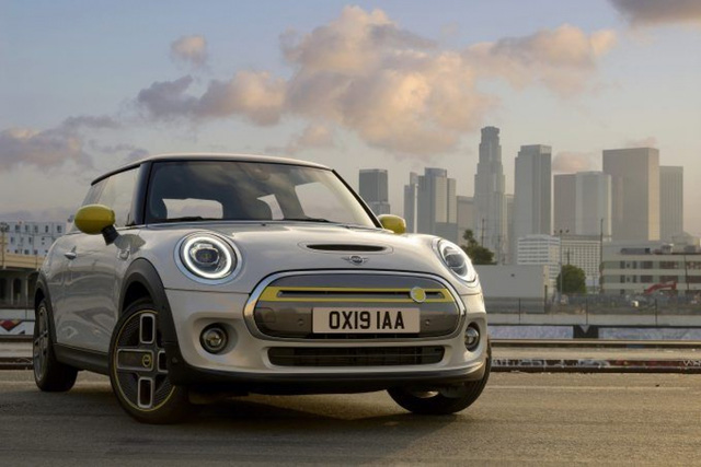 MINI Cooper SE- có khả năng tăng tốc từ 0-100 km/h trong 7,3 giây