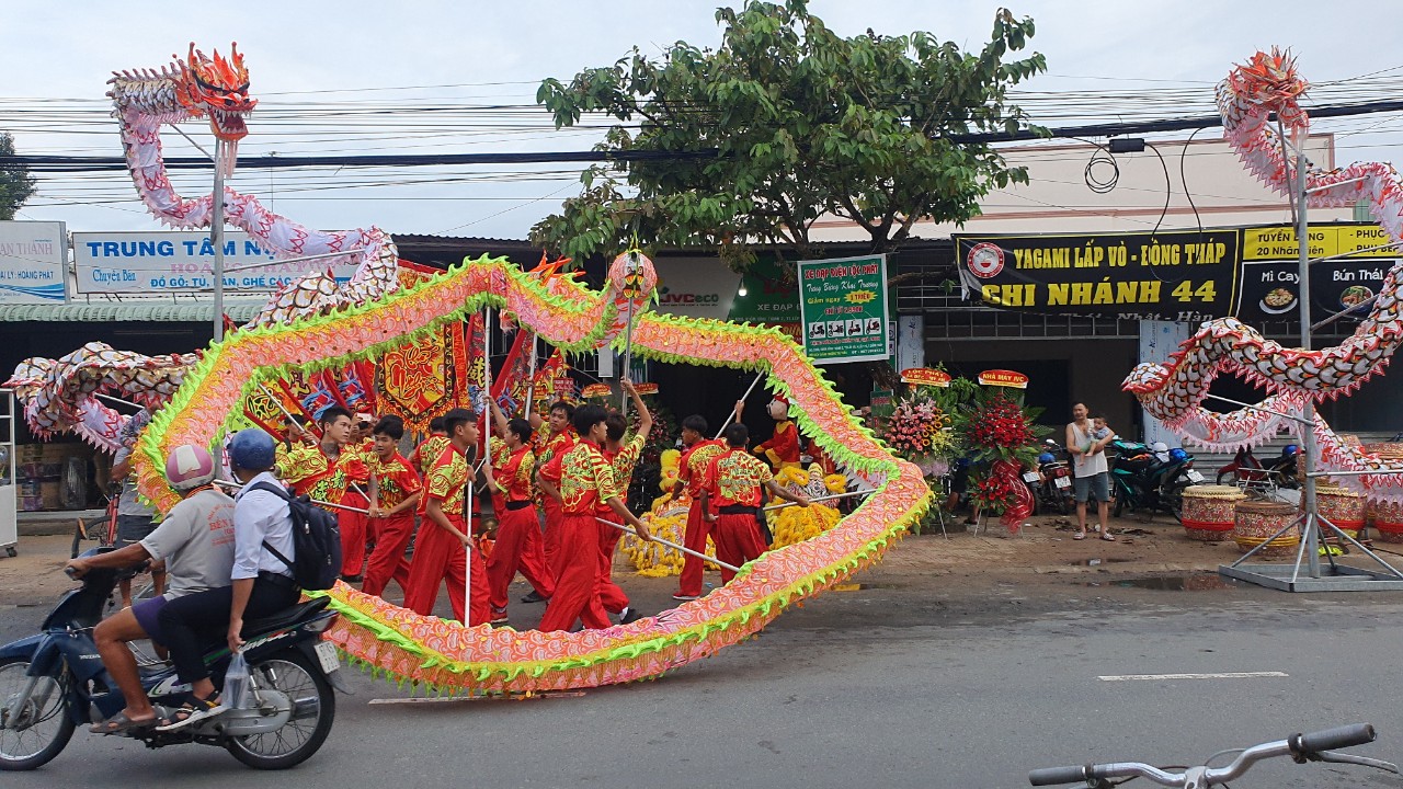 Thu hút được sự quan tâm, chú ý của người dân xung quanh cũng như khách đi đường