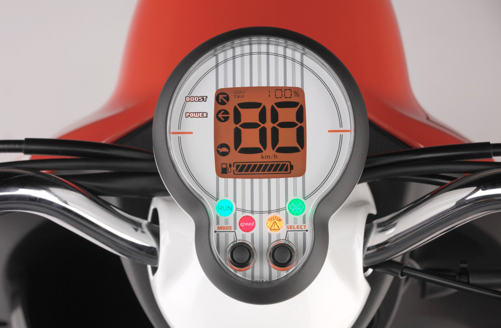 Xe điện e-Vino được Yamaha trang bị màn hình LCD đơn sắc ở bảng đồng hồ