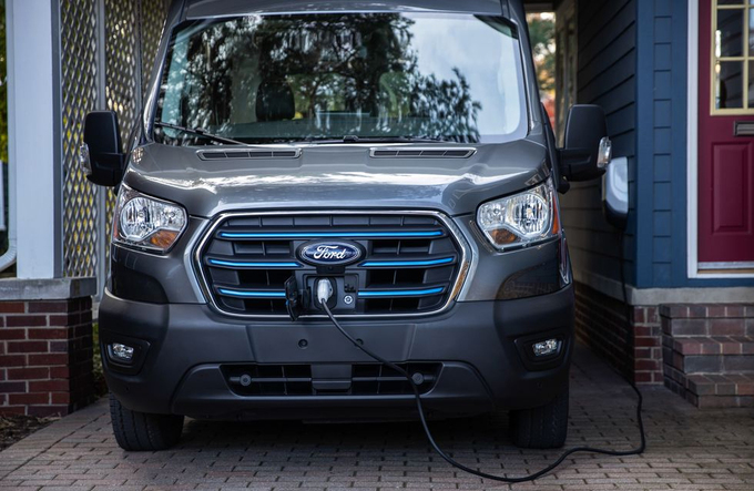 Giá khởi điểm của Ford E-Transit là 45.000 USD
