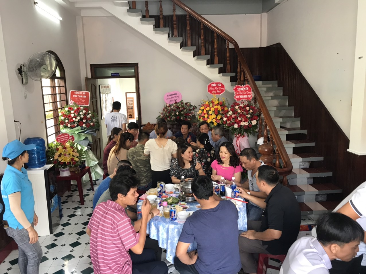 Bữa cơm thân mật cùng với gia đình và những khách mời tại Thuận Minh Phát