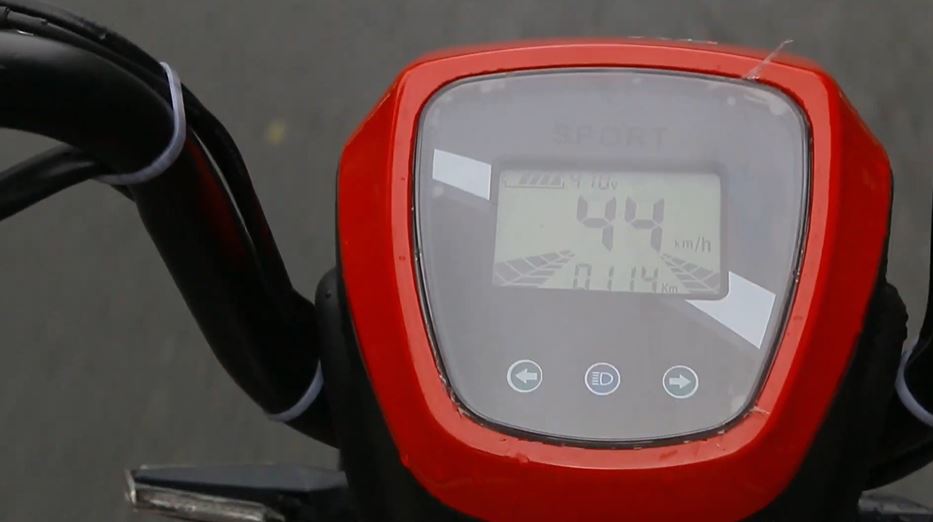 Xe có công suất là 350W, vận tốc tối đa là 44 km/h