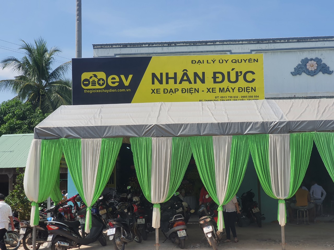 Nhân Đức chính thức khai trương trở thành đại lý ủy quyền xe điện của Thế Giới Xe Chạy Điện Nhân Đức chính thức khai trương trở thành đại lý ủy quyền xe điện của Thế Giới Xe Chạy Điện