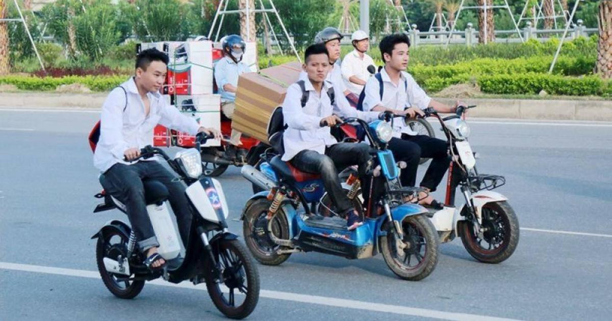 Nhiều người dân đắn đo không muốn mua xe điện vì ngại phải thi bằng