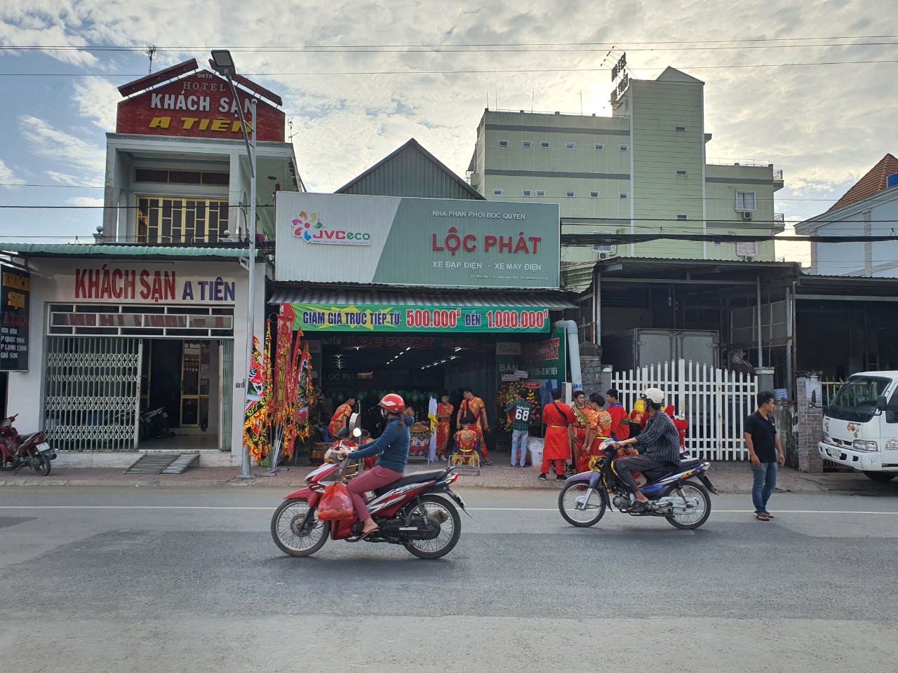 Mua xe đạp điện tại Lộc Phát, quý khách hàng sẽ được giảm giá trực tiếp từ 500.000đ đến 1.000.000đ