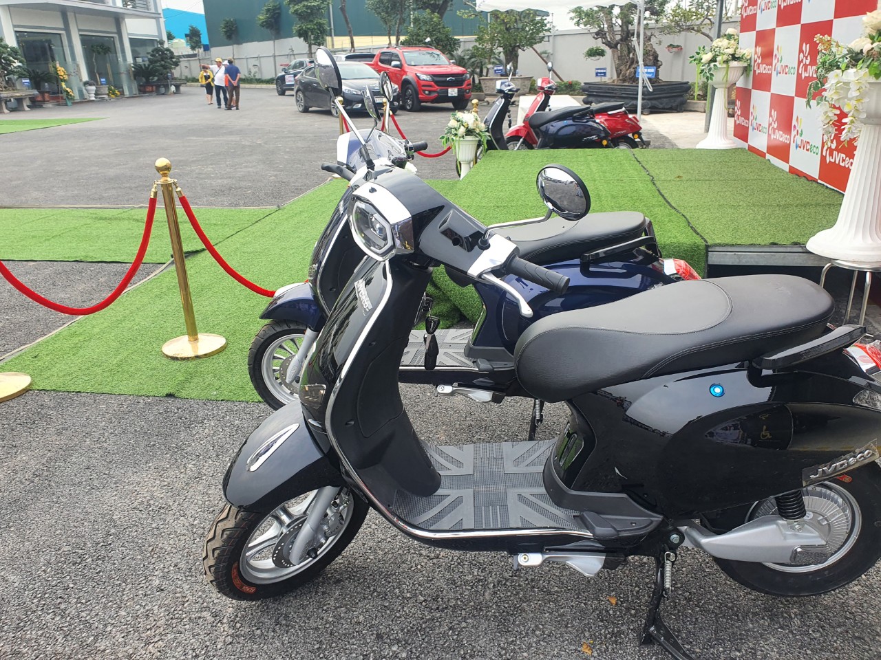 JVC Vespa Platinum- phiên bản xe máy điện hoàn hảo nhất 2020