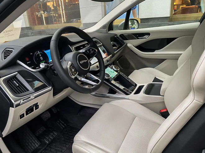 Jaguar I-Pace được trang bị gồm 2 mô-tơ đồng bộ nam châm vĩnh cửu với 2 động cơ điện