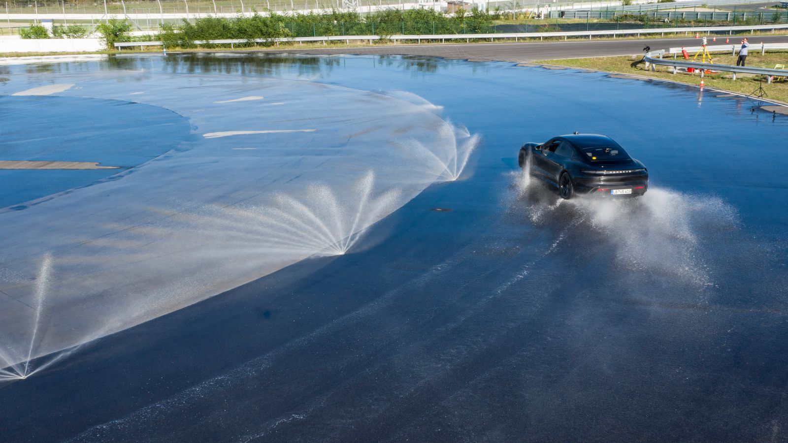 Xe điện Taycan Drift liên tục 42.171m