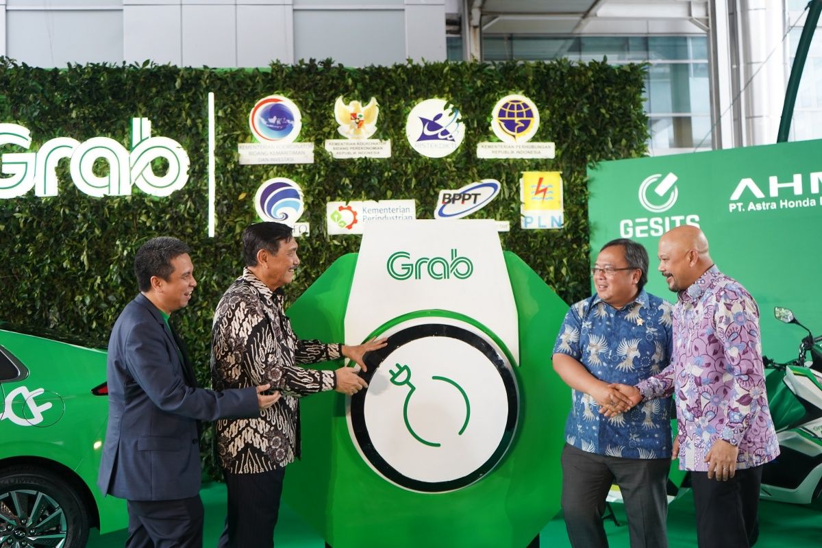 Grab cũng từng hợp tác với Huyndai, Astra Honda Moto và Gesits