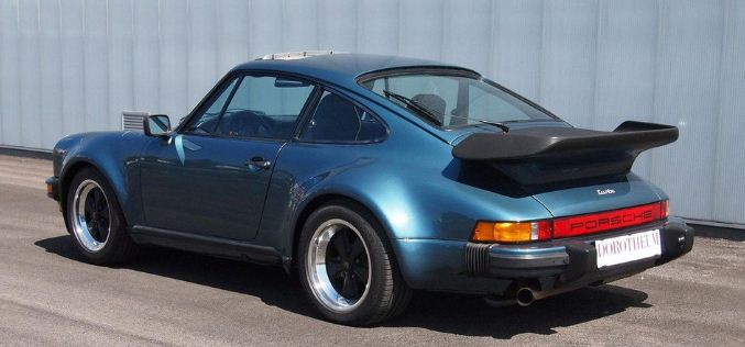 Porsche 911 của Bill Gates bán lại có giá 80.000 USD