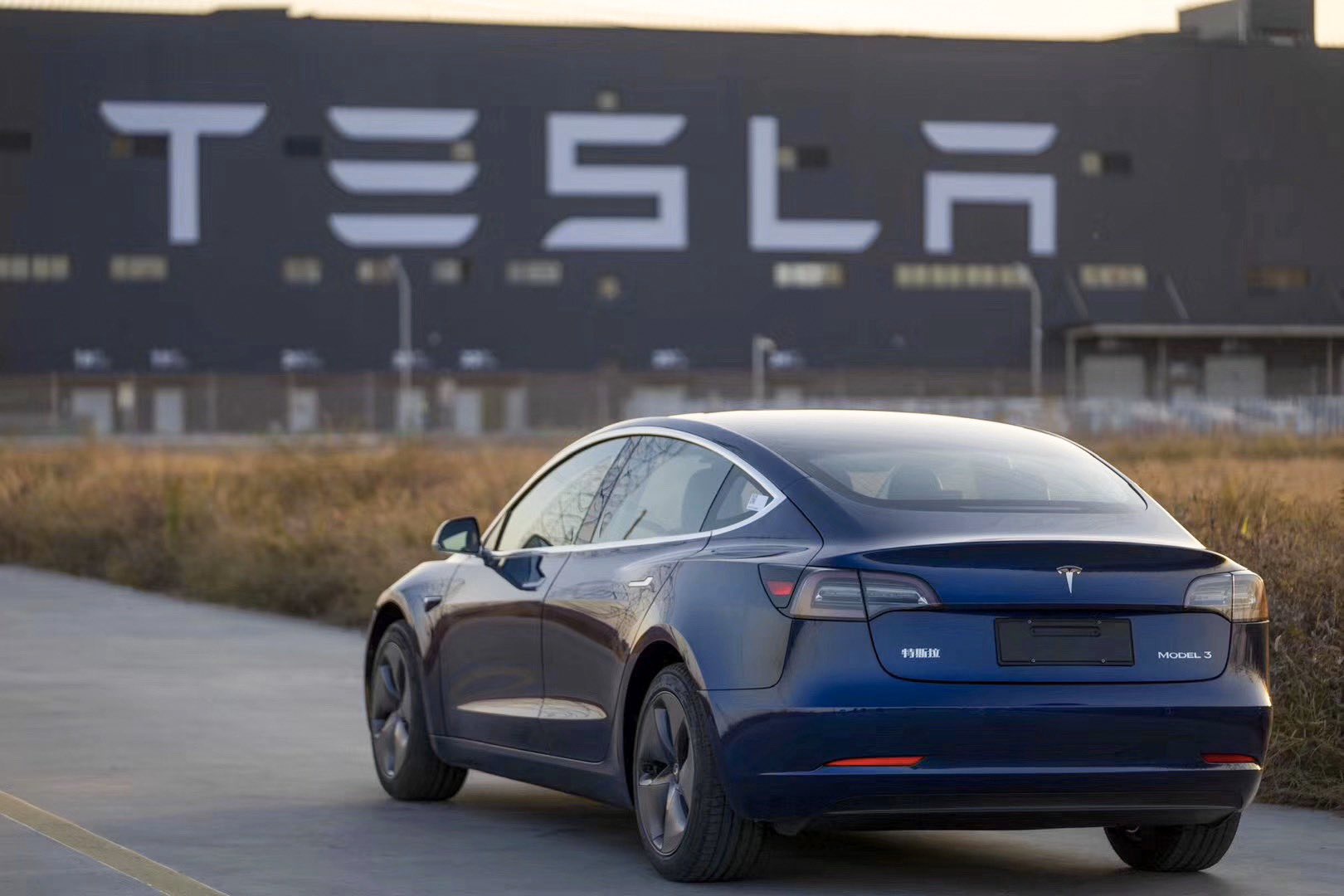 Tesla, Mitsubishi và BMW có thể sẽ sở hữu mức doanh thu khủng trong tương lai gần