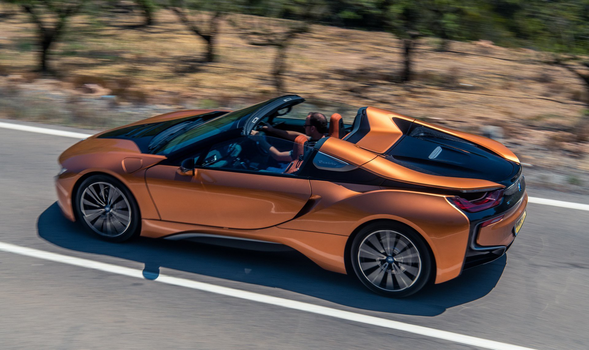 BMW i8 dùng cả động cơ đốt trong và động cơ điện