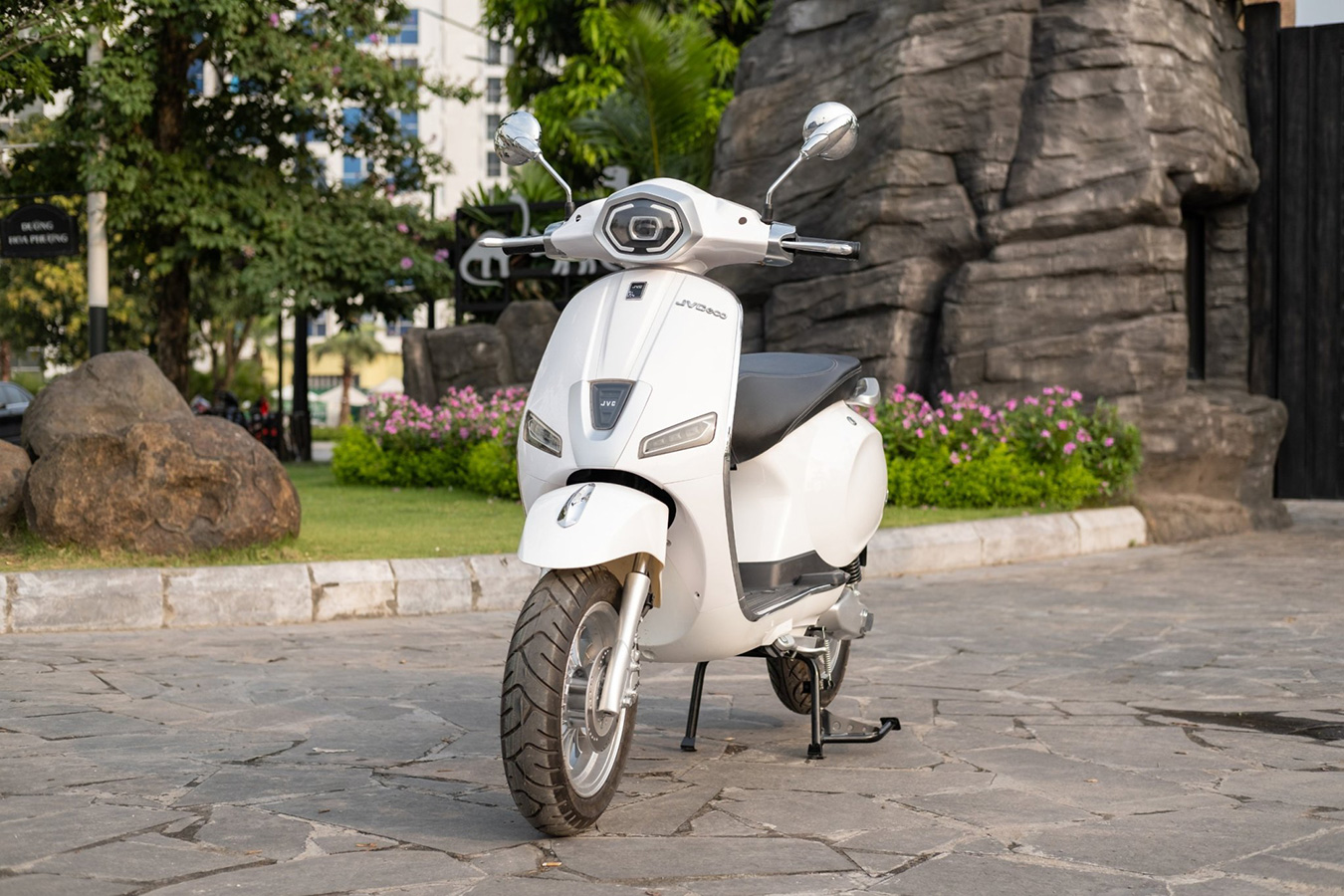 Sở hữu động cơ êm ái, thoải mái vi vu trên quãng đường dài 90km
