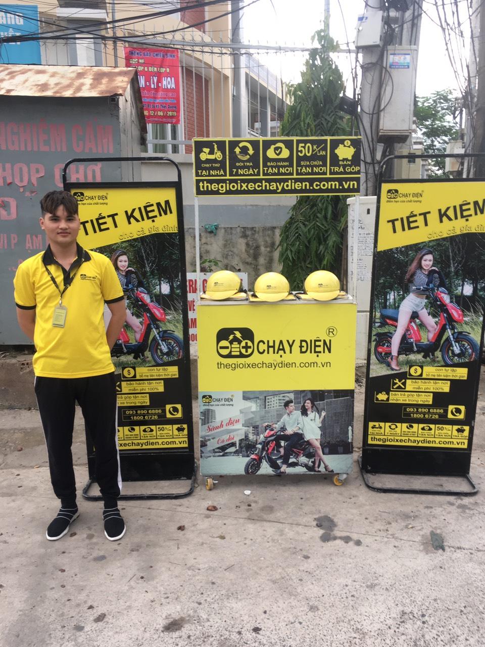 Biệt đội bán xe của chúng tôi luôn sẵn sàng tư vấn, hướng dẫn cho quý khách về mẫu xe được bày bán cùng cách thử xe an toàn, hiệu quả