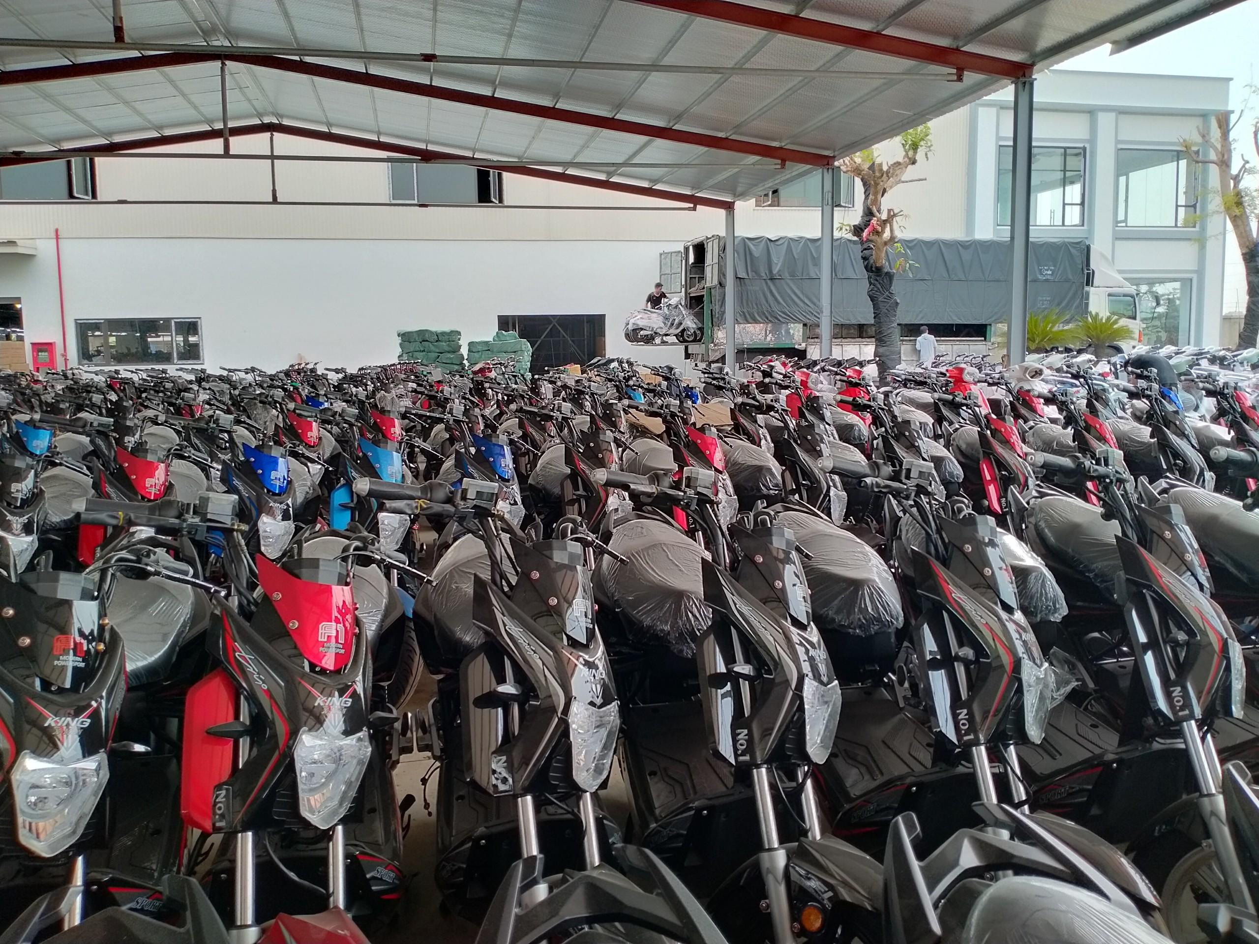 Để phục vụ cho đại lý, kho hàng của Thế Giới Xe Chạy Điện đã chuẩn bị sẵn hàng ngàn mẫu xe điện