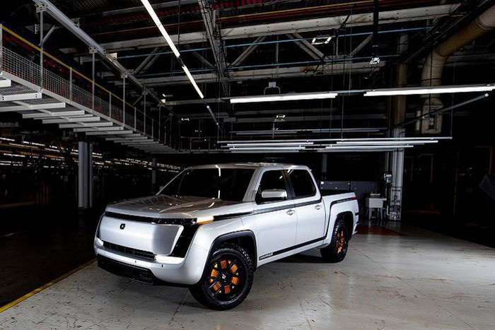 Xe điện Lordstown Endurance có thiết kế tương phản mạnh mẽ với Tesla Cybertruck