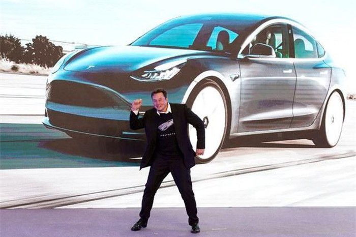 Điệu nhảy ngẫu hứng của Elon Musk