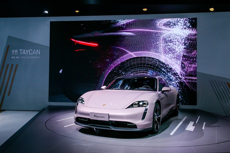 Porsche Taycan RWD 2020 có thể tăng tốc độ từ 0 – 100 km/h chỉ trong 5,4 giây với vận tốc 230 km/h