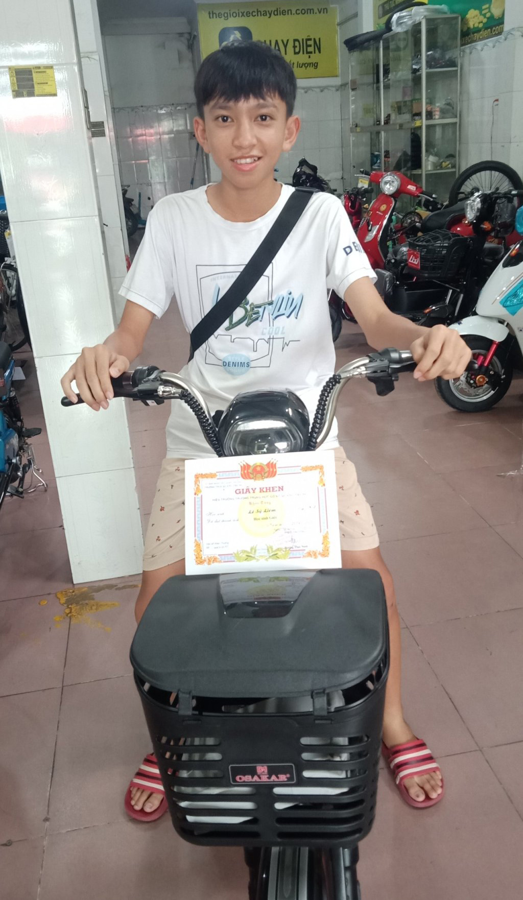 Áp dụng cho người mua xe tại cửa hàng và chia sẻ hình ảnh lên tường cá nhân (có tag tên cửa hàng)