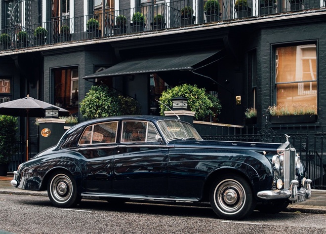 Rolls-Royce Silver Cloud có giá bán từ 463.000 USD (chưa bao gồm thuế)