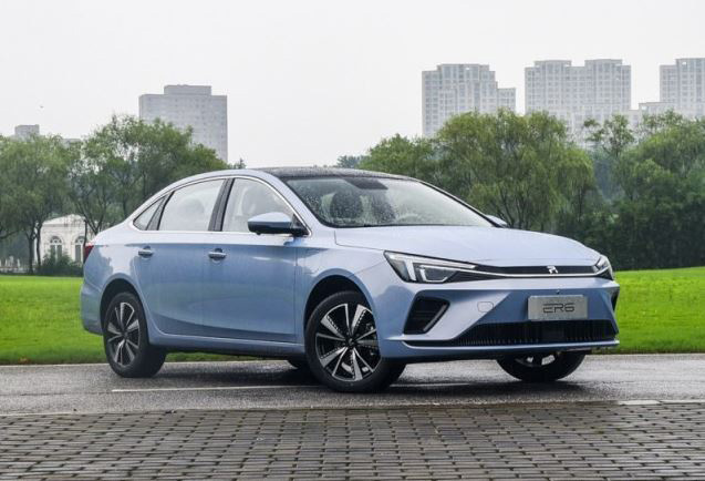 ER6 có thể đi được 620 km theo chu trình NEDC