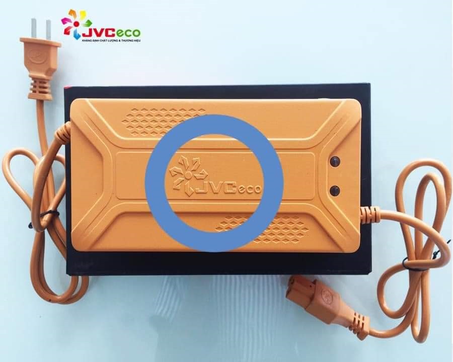 Động cơ trên xe có dập chữ nổi logo rõ nét, tinh tế
