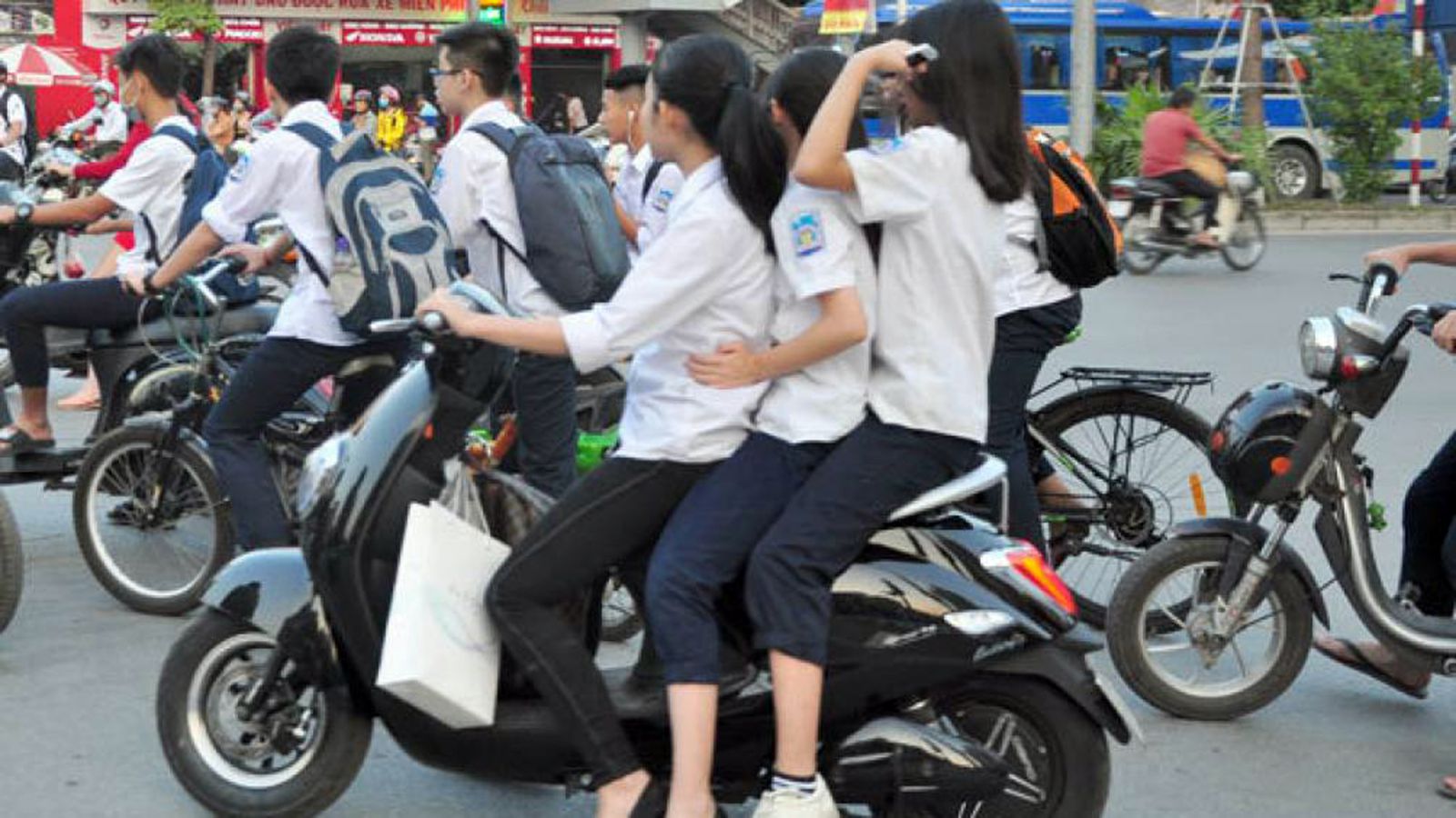 Dù tiềm ẩn nhiều rủi ro nhưng xe điện vẫn nằm ngoài vùng quản lý