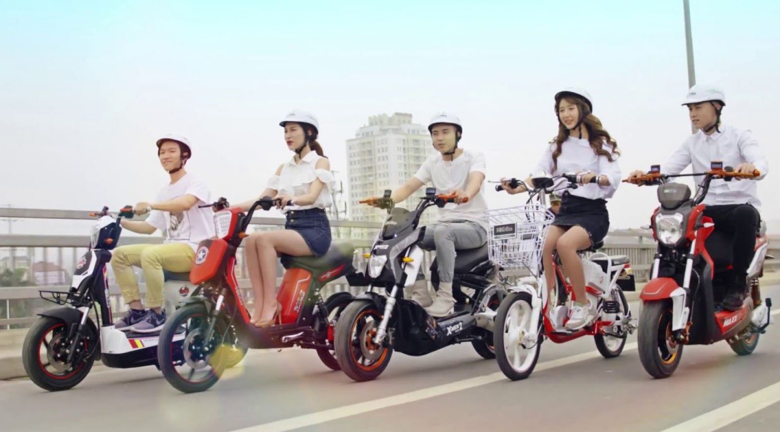 Nên cấp bằng, đưa phương tiện xe đạp điện, xe máy điện vào diện quản lý