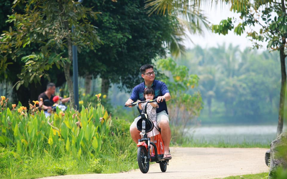 Trải nghiệm cuộc sống xanh tại Ecopark cùng xe điện MBI Sharing