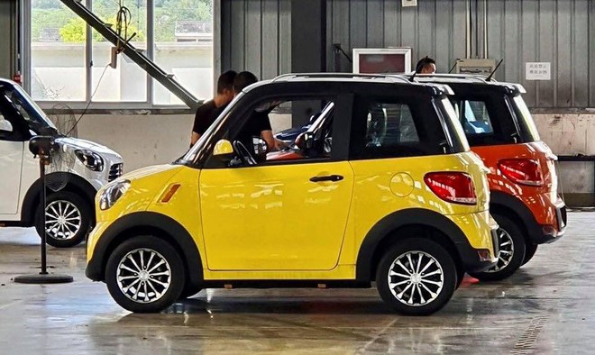 Xe điện mini đầy màu sắc của Thái Lan có giá bán khoảng 75 triệu đồng