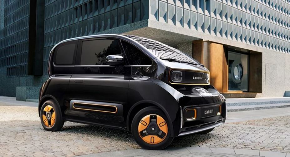 Mới đây, liên doanh 3 tập đoàn SAIC-GM-Wuling chính thức ra mắt mẫu xe điện cỡ nhỏ mang tên Baojun KiWi EV